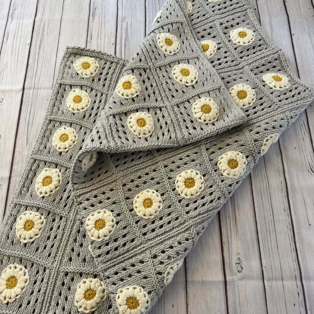 Shabby Chic Crochet Daisy‎ Throw Blanket Gray Yellow Flower Cottagecore 50x60